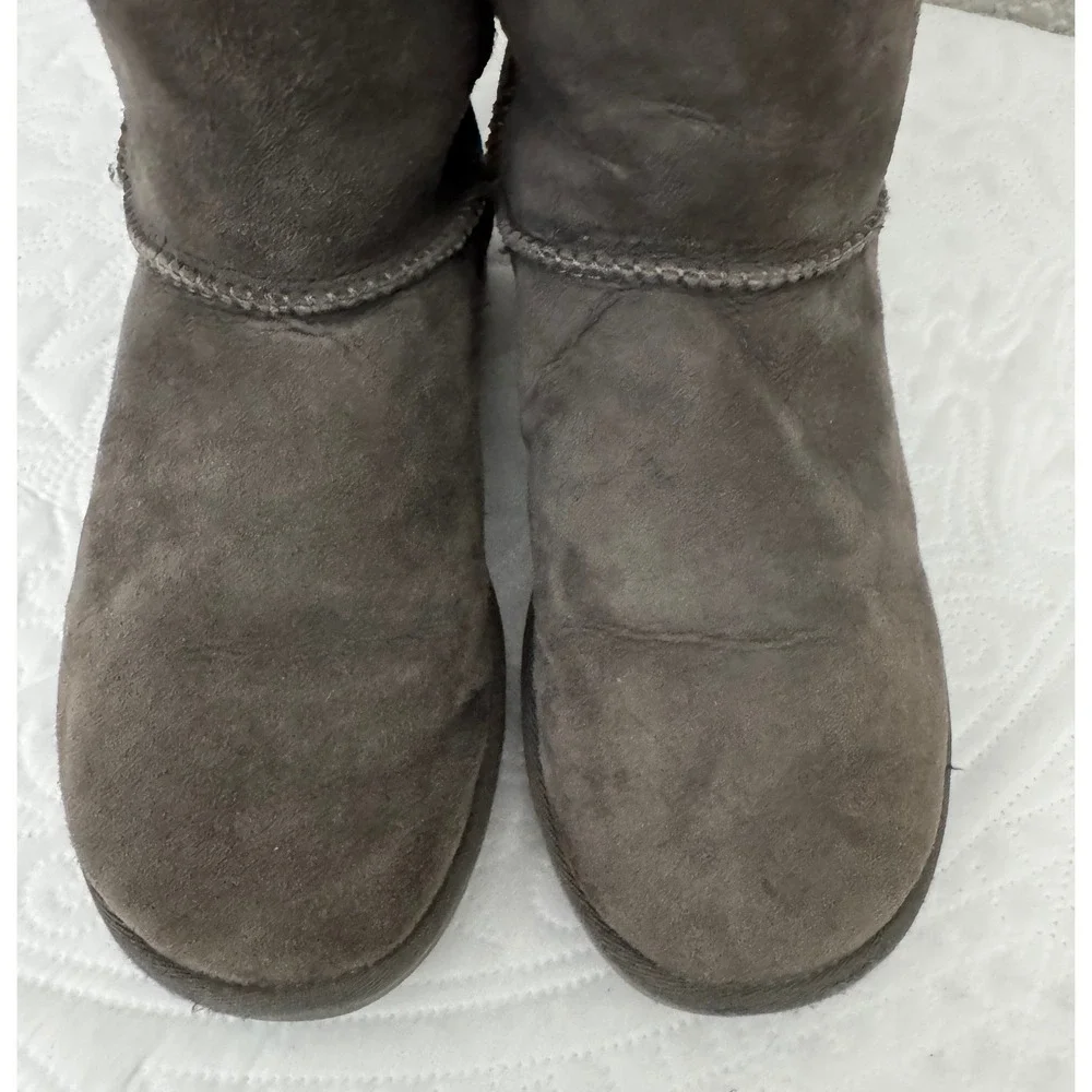 Ugg Classic Tall Boots Gray Suede Sheepskin Lined Size 7